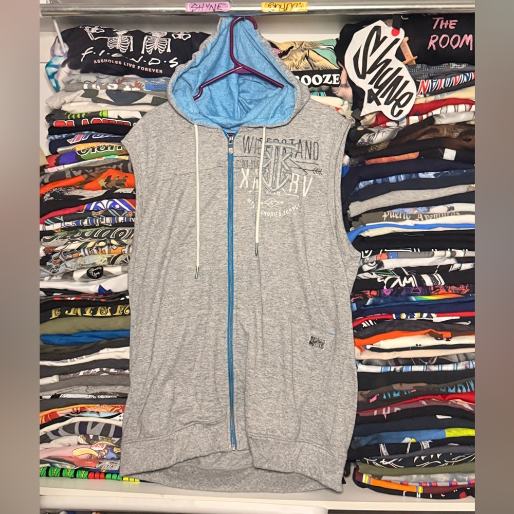 ❄️ sleeveless hoodie made of lightweight materials ❄️